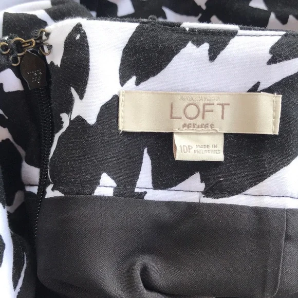 Super Vibrant Black & White Ann Taylor Loft Floral Pencil Skirt Size 10P - Picture 8 of 9
